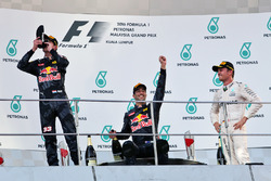 Подіум (зліва направо): Макс Ферстаппен, Red Bull Racing, другий; Ріккардо, Red Bull Racing, перемож