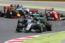Start: Nico Rosberg, Mercedes AMG F1 W07 Hybrid, vor Lewis Hamilton, Mercedes AMG F1 W07 Hybrid