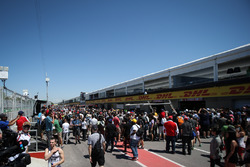 Fans en pit lane
