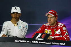 Прес-конференція: переможець гонки Себастьян Феттель, Ferrari, друге місце Льюїс Хемілтон, Mercedes