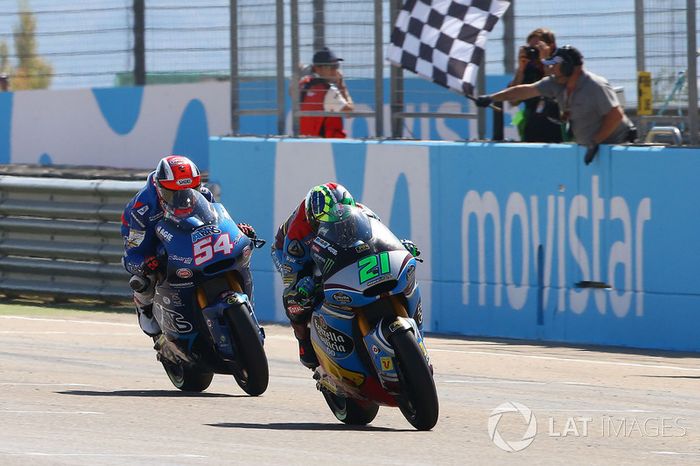 Na Moto2, Franco Morbidelli venceu um duelo de tirar o fôlego frente ao amigo e compatriota Mattia Pasini. Com Luthi apenas em quarto, o piloto ítalo-brasileiro agora tem 21 pontos de frente no mundial.