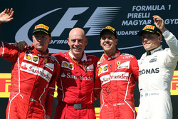 Podio: ganador de la carrera Sebastian Vettel, Ferrari, segundo lugar Kimi Raikkonen, Ferrari, y ter