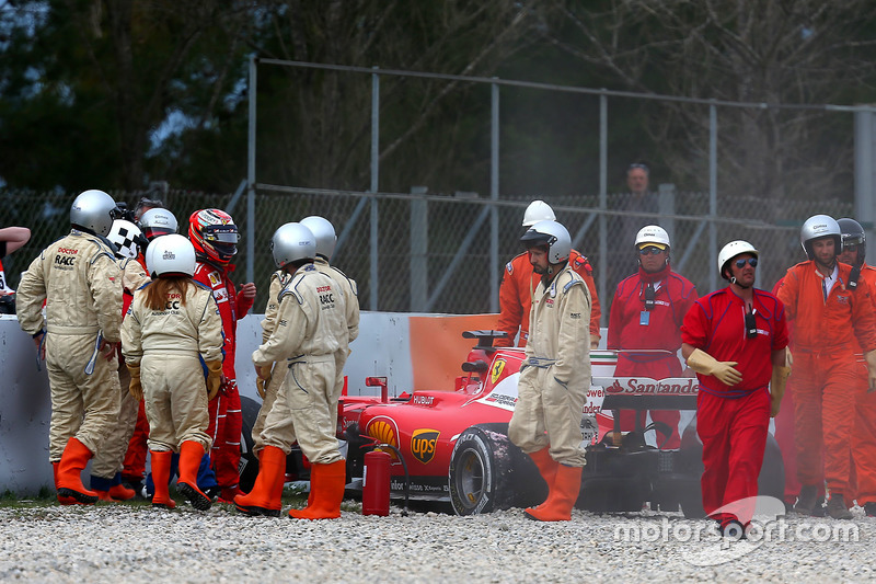 Kimi Raikkonen, Ferrari SF70H after the crash