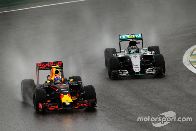 Max Verstappen, Red Bull Racing RB12 leads Nico Rosberg, Mercedes AMG F1 W07 Hybrid