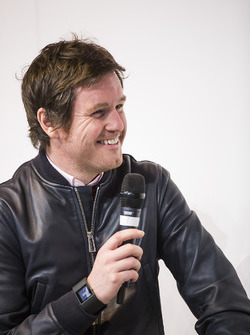 Rob Smedley, hoofd van Vehicle Performance, Williams Martini Racing, wordt geïnterviewd op het podiu