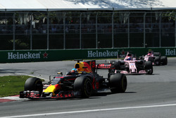 Daniel Ricciardo, Red Bull Racing RB13, Sergio Perez, Sahara Force India VJM10 and Esteban Ocon, Sahara Force India VJM10