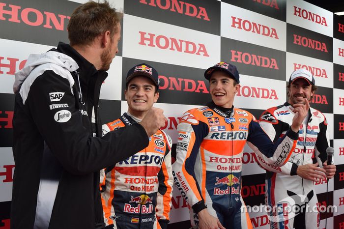 Jenson Button con Dani Pedrosa,  Marc Márquez y Fernando Alonso