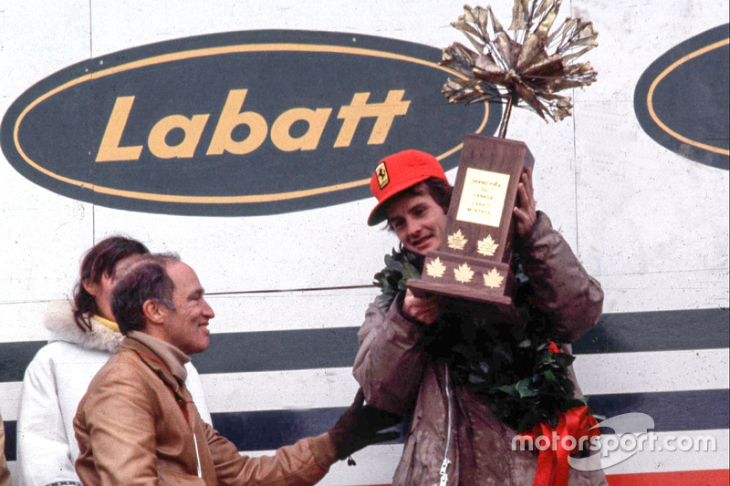 Podium : le vainqueur Gilles Villeneuve, Ferrari, Pierre Elliot Trudeau, Premier ministre du Canada