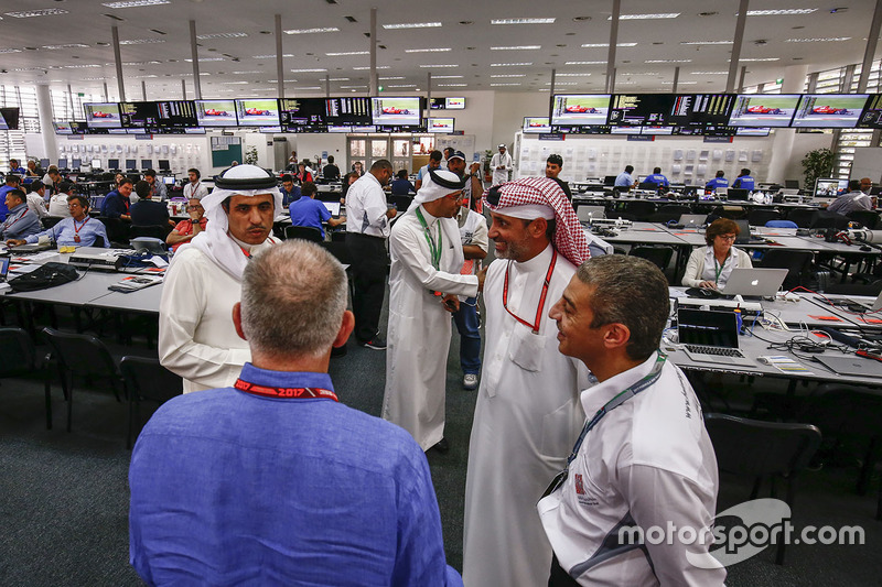 Bahraini dignitaries visit the media centre