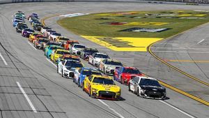 Blaney supera a Harvick en un final de foto en Talladega