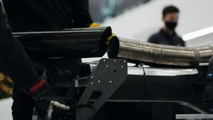 El primer encendido del Mercedes W13 para 2022