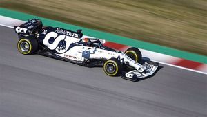 El AlphaTauri AT01 en pista