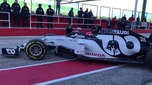 El AlphaTauri AT01 pisa el asfalto