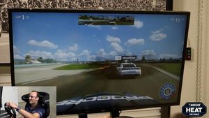 El piloto profesional Guy Cosmo conduce en 'NASCAR Heat 3'