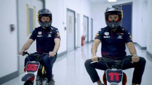 Max y Checo en la fábrica de Red Bull Racing F1