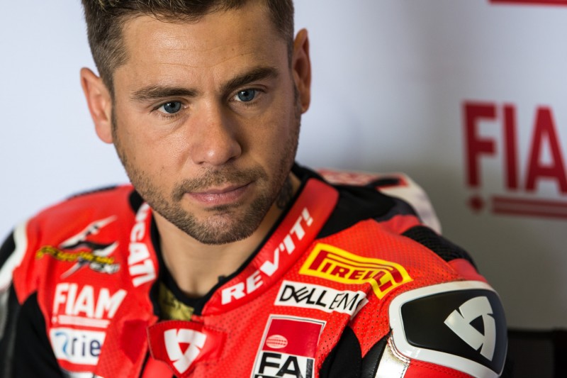 Alvaro Bautista fängt Sturz ab: