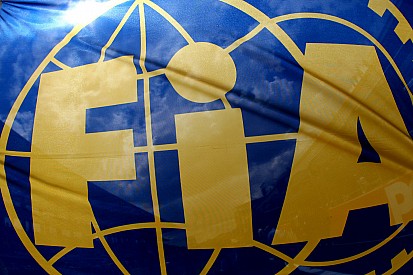 FIA adds new overtaking rule to 2012 regulations