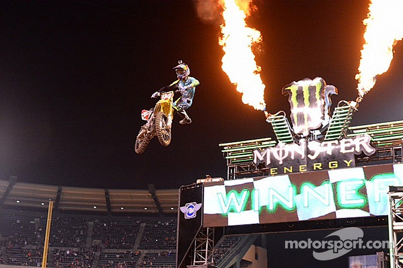 Roczen remains undefeated at Anaheim