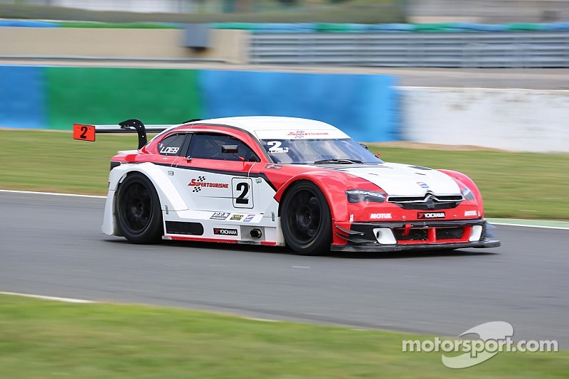 Sébastien Loeb vainqueur en Supertourisme à Nogaro