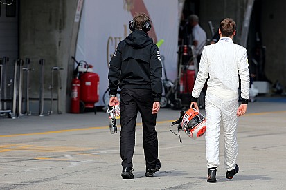 Problema mec&aacute;nico arruina a Button 