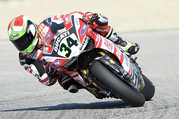Giugliano termina con el dominio de los británicos en el Mundial de Superbike 