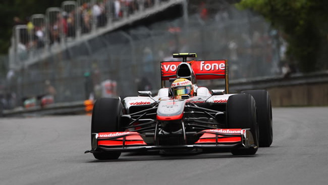 Hamilton strappa la pole alla Red Bull