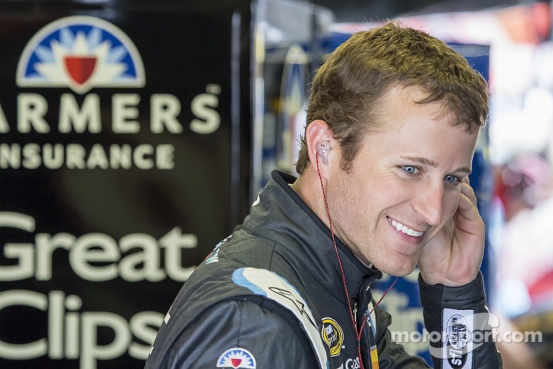 Kasey Kahne, el más rápido en su regreso a las camionetas