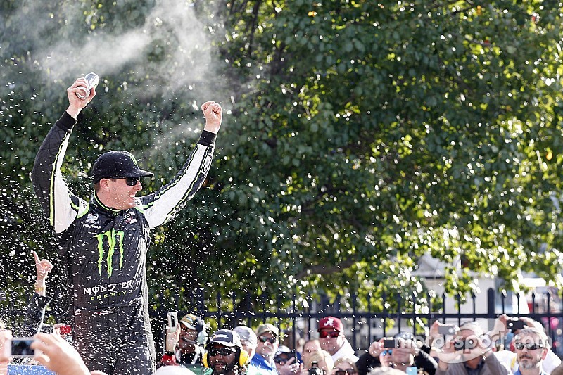 Kyle Busch comemora