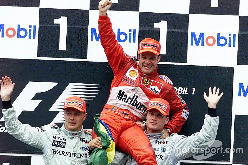 Mika Hakkinen, McLaren,Rubens Barrichello, Ferrari, e David Coulthard, McLaren