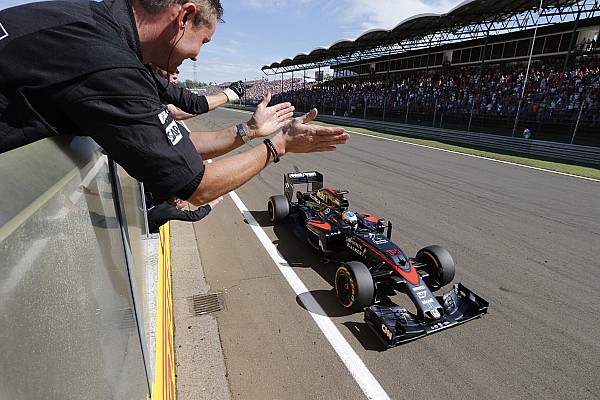 Dennis dice que el ritmo de McLaren est&aacute; listo para "encenderse"