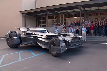 Vidéo - 330 km/h pour la nouvelle Batmobile!