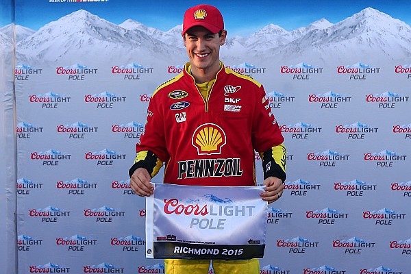 Logano logra su quinta pole de la temporada en Richmond