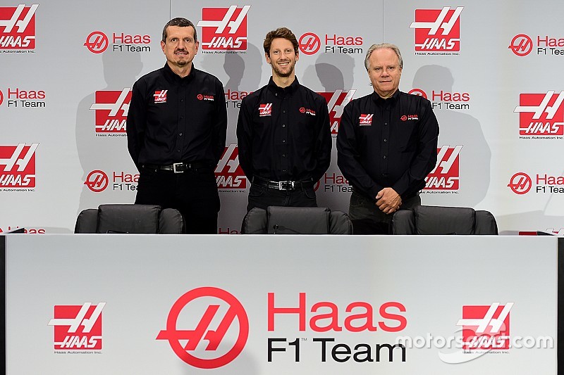 Haas F1 Team's Gunther Steiner, Romain Grosjean y Gene Haas