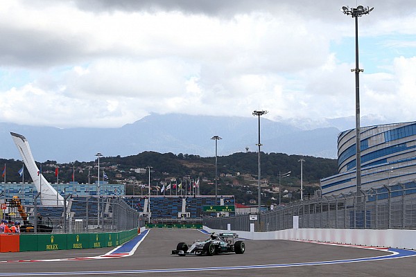 Rosberg lidera una pr&aacute;ctica acortada por un accidente de Sainz