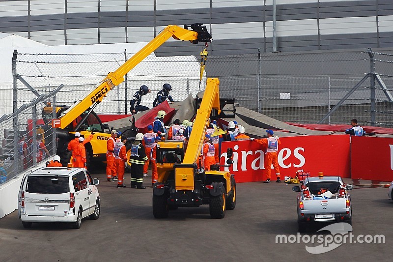 Carlos Sainz Jr., Scuderia Toro Rosso STR10 is extracted from the barriers after he crashed in the third practice session