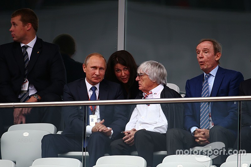 Vladimir Putin, com Bernie Ecclestone,