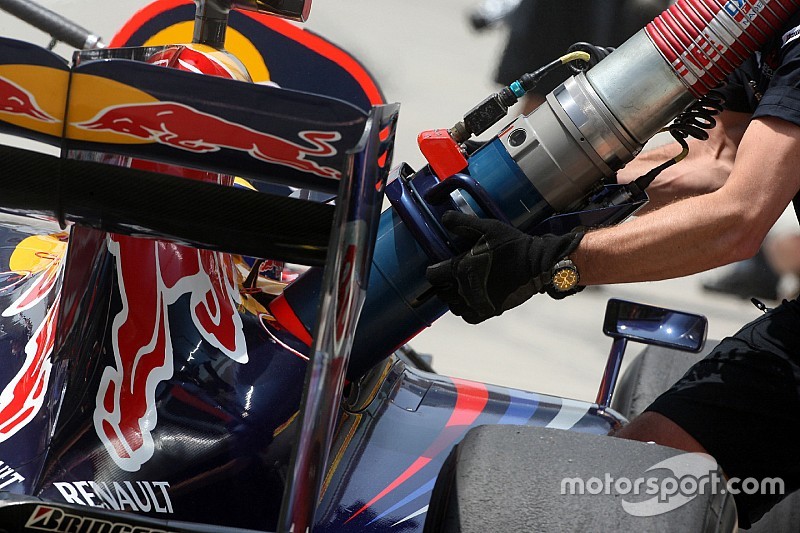 Mark Webber, Red Bull Racing, essai de ravitaillement