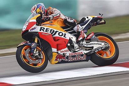 MotoGP Maleisië: Pedrosa wint, controversiële touché tussen Rossi en Marquez