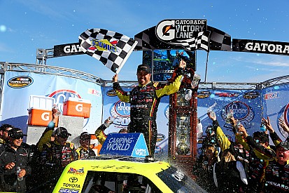 Matt Crafton vence e diminui diferença para Erik Jones