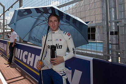 Frijns derde ondanks scheve auto: “Impact was behoorlijk”