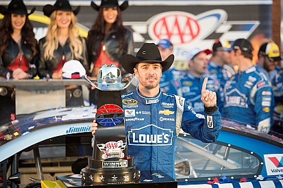 Jimmie Johnson wint in Texas na spannend slot