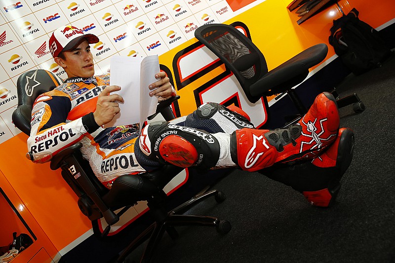 Essais Valence - Michelin de retour, Márquez leader de la 1ère journée