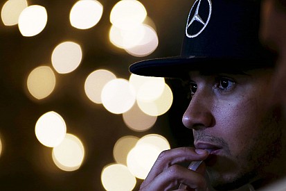 Hamilton herstelt van auto-ongeluk