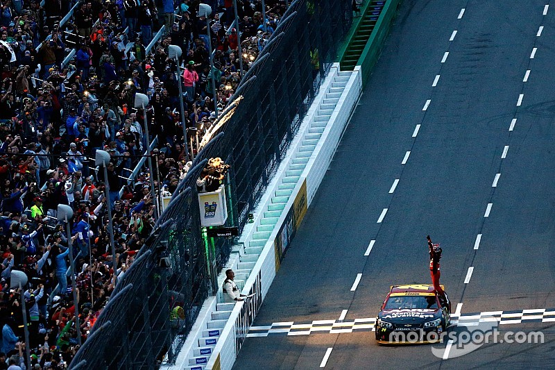 Fotostrecke: Die Top 10 der NASCAR 2015
