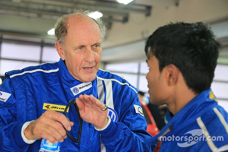 Hans-Joachim Stuck com Karthik Tharani
