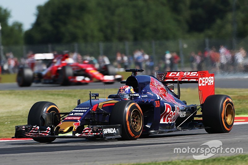 Max Verstappen blijft rustig onder Ferrari-geruchten