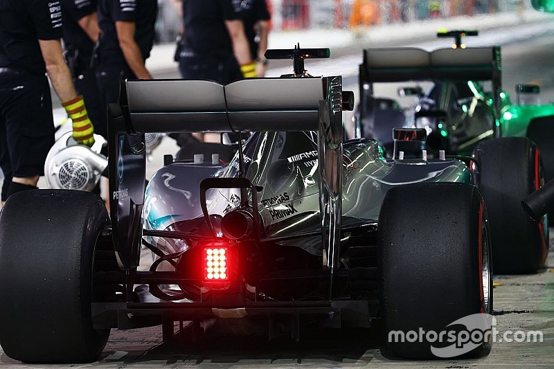 Lewis Hamilton, Mercedes AMG F1 W06 and Nico Rosberg, Mercedes AMG F1 W06 in the pits