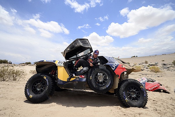 Carlos Sainz abandona el Dakar 2016