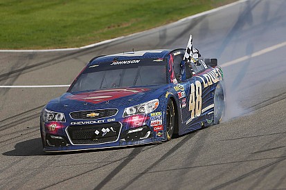 NASCAR Fontana: Hollywood-Sieg für „Superman“ Jimmie Johnson