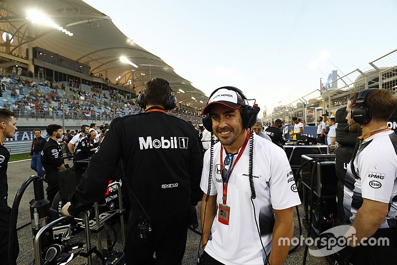 Fernando Alonso, McLaren en la parrilla